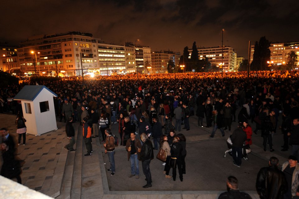 Χιλιάδες πολίτες λένε «όχι» στη λιτότητα: Τα μηνύματα στη συγκέντρωση στο Σύνταγμα [εικόνες & βίντεο] | iefimerida.gr 5