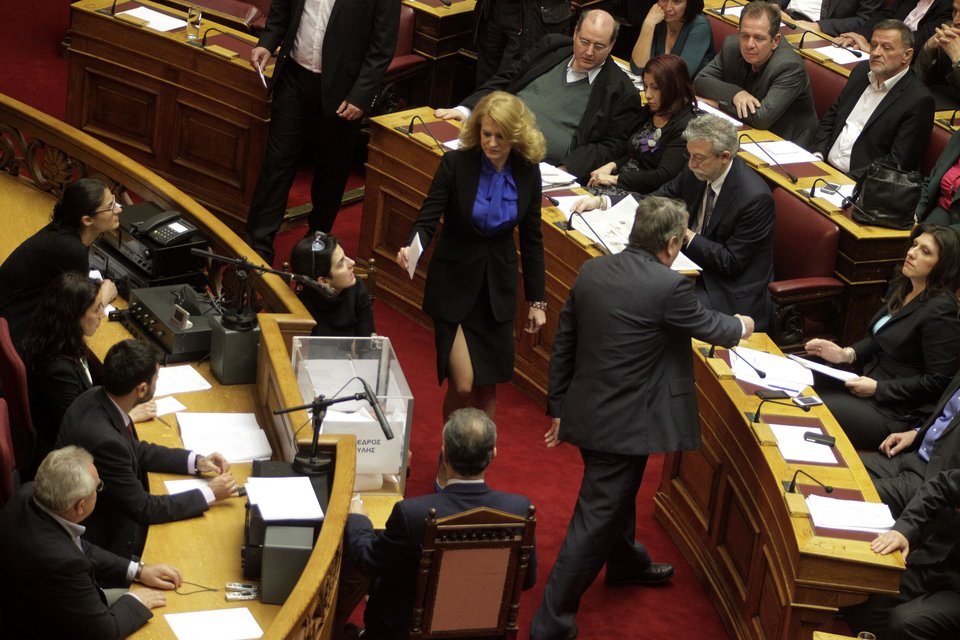 Το έντονο σκίσιμο στη φούστα της Θεοδώρα Τζάκρη που προκάλεσε αίσθηση [εικόνες] | iefimerida.gr 3