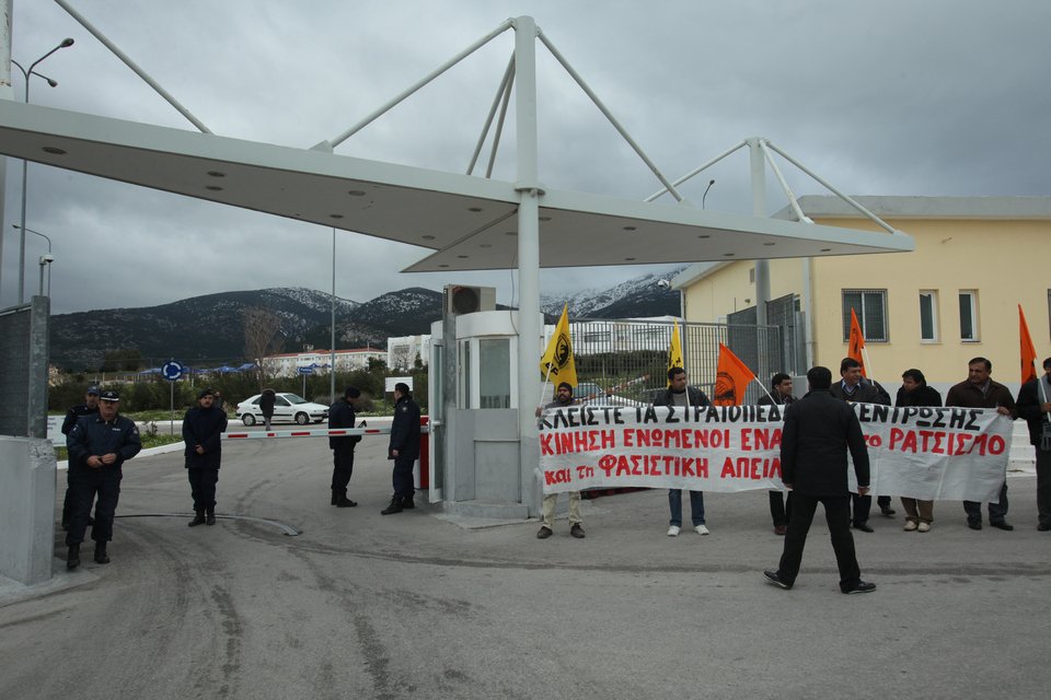 Πανούσης: «Τα κέντρα κράτησης τελειώνουν» - Στην Αμυγδαλέζα μετά την αυτοκτονία μετανάστη | iefimerida.gr 4