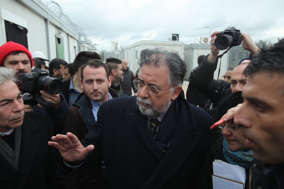 Πανούσης: «Τα κέντρα κράτησης τελειώνουν» - Στην Αμυγδαλέζα μετά την αυτοκτονία μετανάστη | iefimerida.gr 9
