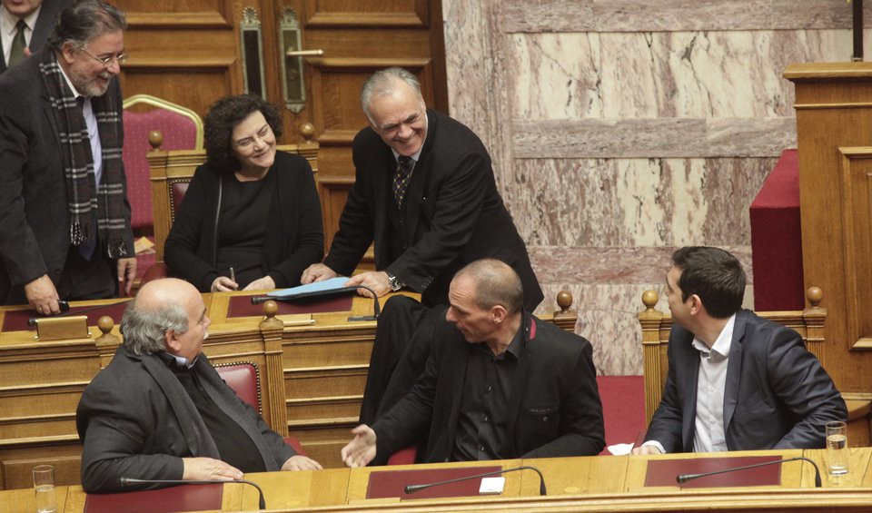 Το backstage της ψηφοφορίας: Xάδια, πειράγματα και ο Βαρουφάκης που «έφαγε» τη θέση του Δραγασάκη [εικόνες] | iefimerida.gr 4