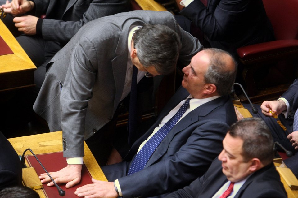 Το backstage της ψηφοφορίας: Xάδια, πειράγματα και ο Βαρουφάκης που «έφαγε» τη θέση του Δραγασάκη [εικόνες] | iefimerida.gr 3