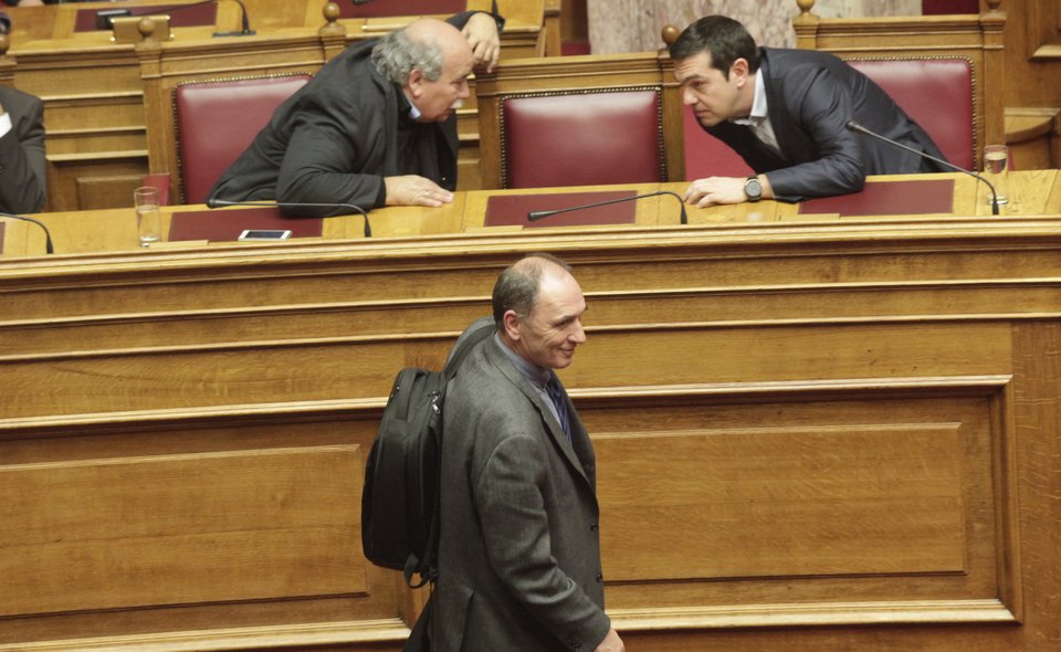 Το backstage της ψηφοφορίας: Xάδια, πειράγματα και ο Βαρουφάκης που «έφαγε» τη θέση του Δραγασάκη [εικόνες] | iefimerida.gr 11