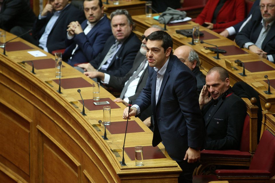 Το backstage της ψηφοφορίας: Xάδια, πειράγματα και ο Βαρουφάκης που «έφαγε» τη θέση του Δραγασάκη [εικόνες] | iefimerida.gr 0