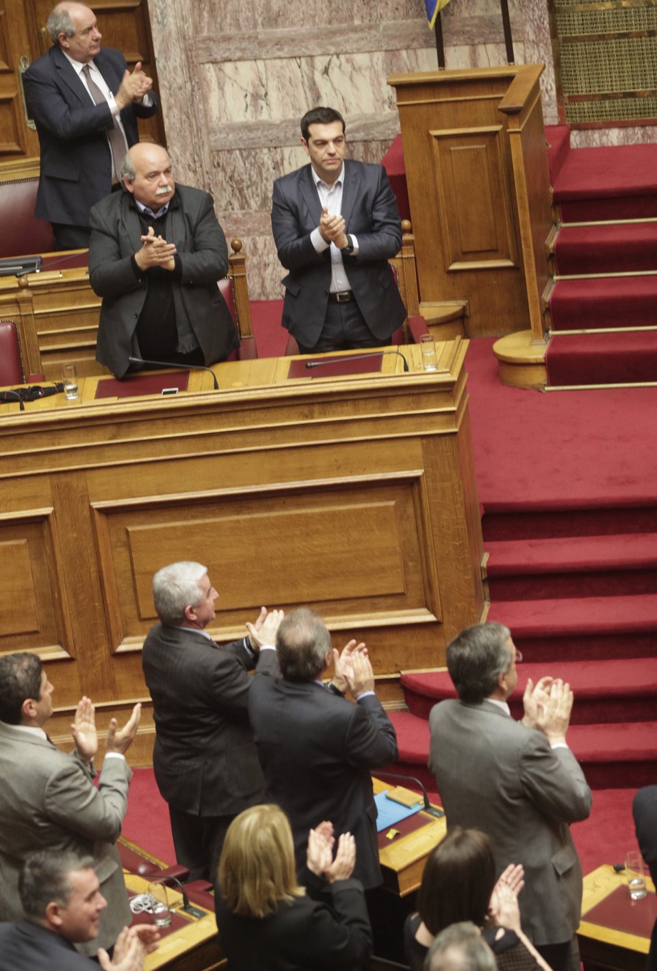 Το backstage της ψηφοφορίας: Xάδια, πειράγματα και ο Βαρουφάκης που «έφαγε» τη θέση του Δραγασάκη [εικόνες] | iefimerida.gr 1