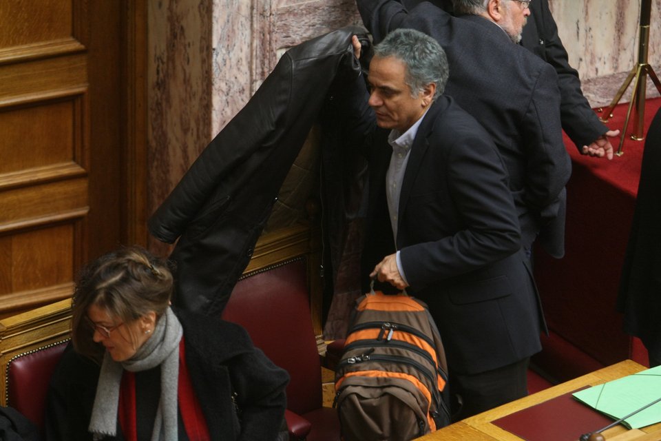 Το backstage της ψηφοφορίας: Xάδια, πειράγματα και ο Βαρουφάκης που «έφαγε» τη θέση του Δραγασάκη [εικόνες] | iefimerida.gr 12