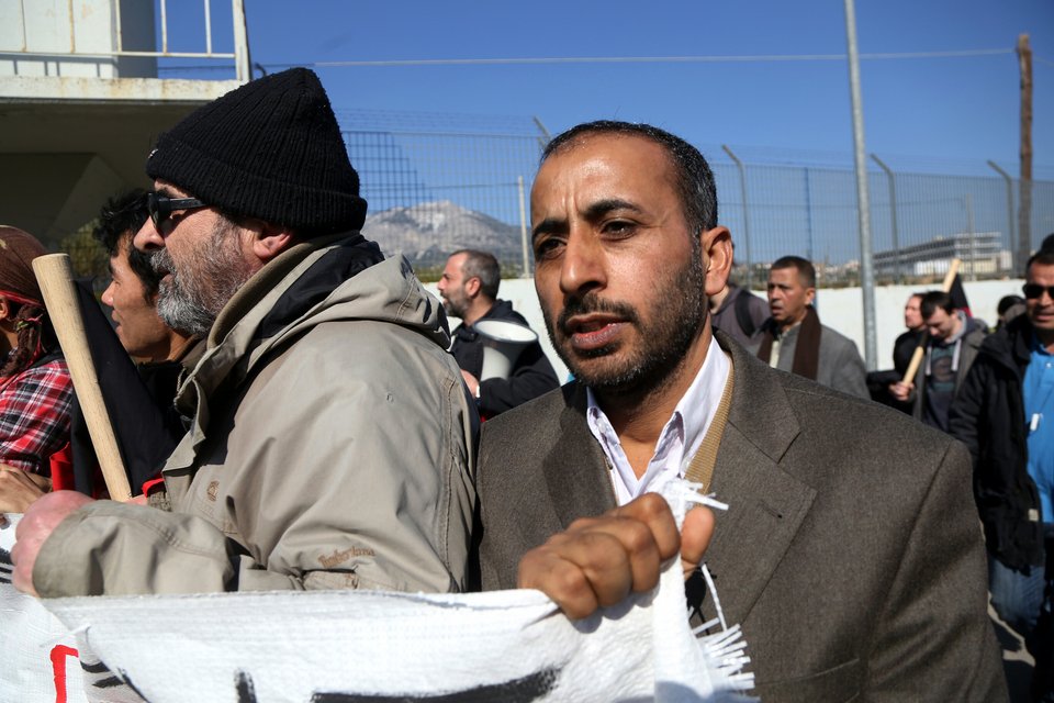 Νέα ένταση και χημικά στην Αμυγδαλέζα [εικόνες] | iefimerida.gr 3