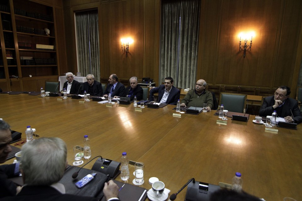 Δραματική σύσκεψη Τσίπρα – υπουργών: Εχει μερικές ώρες για να φέρει μέτρα | iefimerida.gr 1