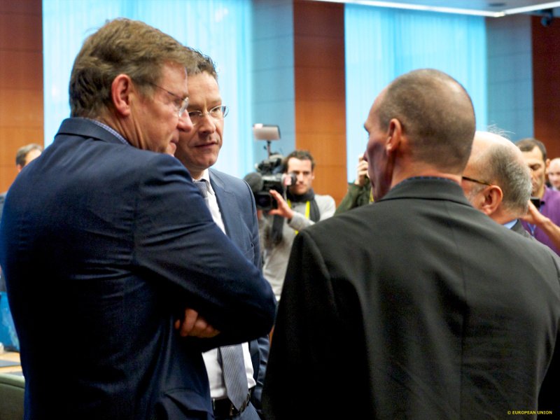 Ο Βαρουφάκης επέστρεψε στο Eurogroup με το «επαναστατικό» σακάκι με την... κόκκινη γραμμή [εικόνες] | iefimerida.gr 7