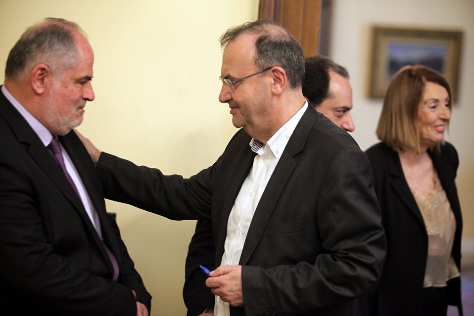 Ορκωμοσία με 50 ημέρες καθυστέρησης -Ανέλαβαν και επίσημα 4 υπουργοί [εικόνες] | iefimerida.gr 3