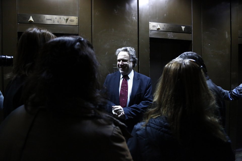 Καθαρίστριες ζήτησαν επαναπρόσληψη από τον Κατρούγκαλο [εικόνες] | iefimerida.gr 3