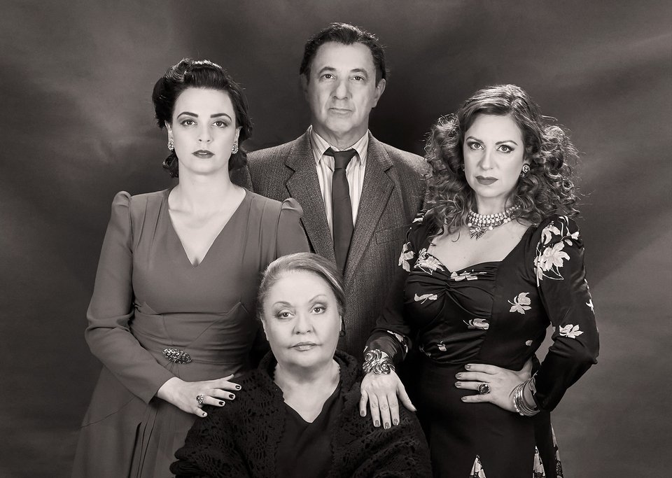 Επί σκηνής το βραβευμένο μυθιστόρημα «Νίκη» του Χωμενίδη με έναν εξαιρετικό θίασο [εικόνες]  | iefimerida.gr 2