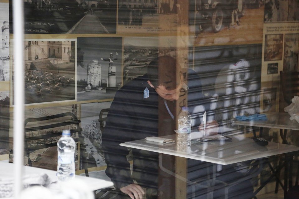 Σοκ με νεκρό άνδρα στην Πατησίων - Αυτοκτόνησε στο υπόγειο του καταστήματός του | iefimerida.gr 4