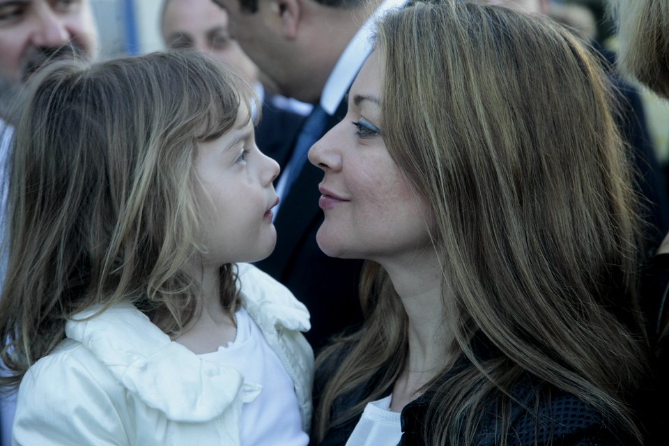 Με τιμές αρχηγού κράτους έφτασε το Aγιο Φως στην Ελλάδα [εικόνες] | iefimerida.gr 1