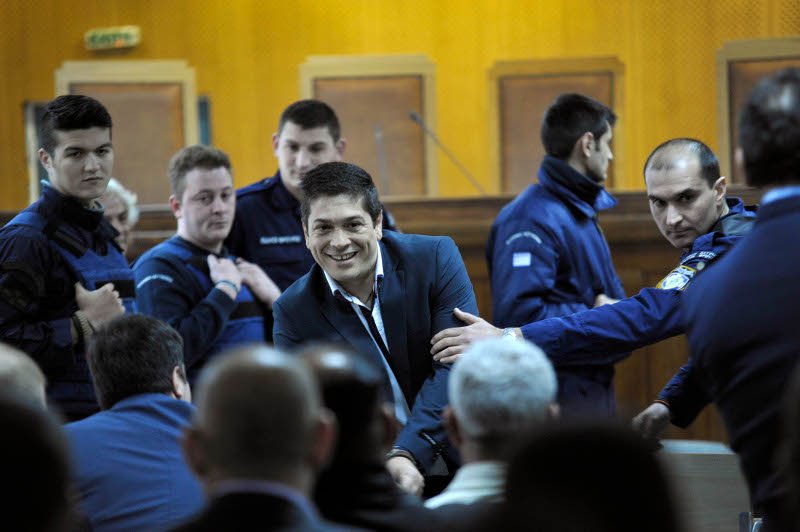 Μέσα στη δίκη της ΧΑ: Ο Ρουπακιάς, οι γονείς του Φύσσα, ο μετανοημένος Μπούκουρας [εικόνες & βίντεο] | iefimerida.gr 10