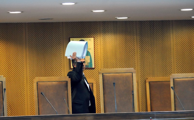 Μέσα στη δίκη της ΧΑ: Ο Ρουπακιάς, οι γονείς του Φύσσα, ο μετανοημένος Μπούκουρας [εικόνες & βίντεο] | iefimerida.gr 0