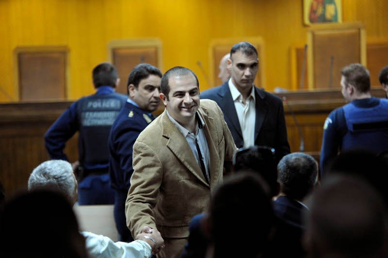 Μέσα στη δίκη της ΧΑ: Ο Ρουπακιάς, οι γονείς του Φύσσα, ο μετανοημένος Μπούκουρας [εικόνες & βίντεο] | iefimerida.gr 9