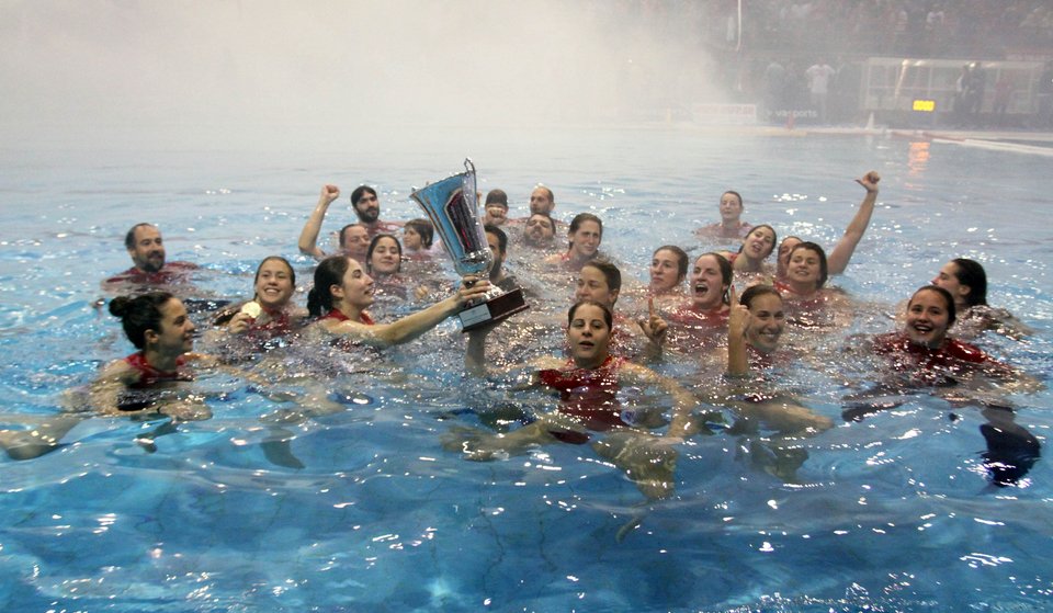 To σήκωσε ο Ολυμπιακός! -Πρωταθλήτριες Ευρώπης οι γυναίκες στο πόλο [εικόνες] | iefimerida.gr 3