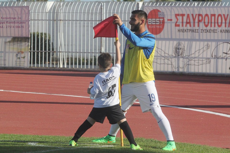 Ο πιτσιρικάς που... τρέλανε το Αργος με τις μιμήσεις του [εικόνες] | iefimerida.gr 0