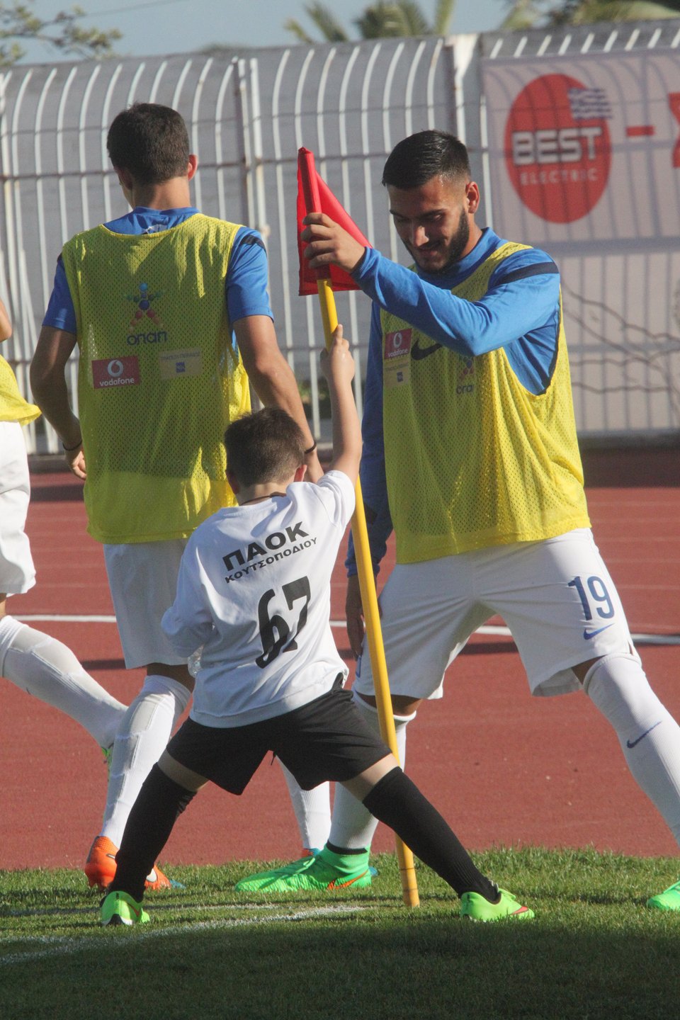 Ο πιτσιρικάς που... τρέλανε το Αργος με τις μιμήσεις του [εικόνες] | iefimerida.gr 2