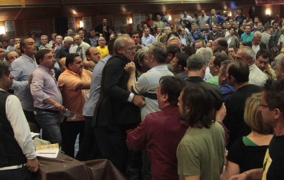 Επεισόδια και «γαλλικά» στο συνέδριο της ΠΟΕ-ΟΤΑ: Πιάστηκαν στα χέρια [εικόνες] | iefimerida.gr 3