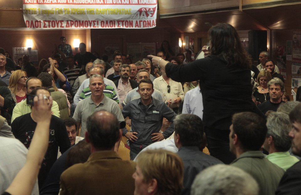 Επεισόδια και «γαλλικά» στο συνέδριο της ΠΟΕ-ΟΤΑ: Πιάστηκαν στα χέρια [εικόνες] | iefimerida.gr 7