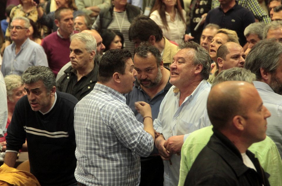 Επεισόδια και «γαλλικά» στο συνέδριο της ΠΟΕ-ΟΤΑ: Πιάστηκαν στα χέρια [εικόνες] | iefimerida.gr 9