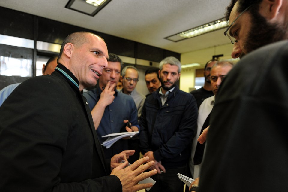 Ο Βαρουφάκης κατάργησε την κόκκινη γραμμή στο σακάκι | iefimerida.gr 0