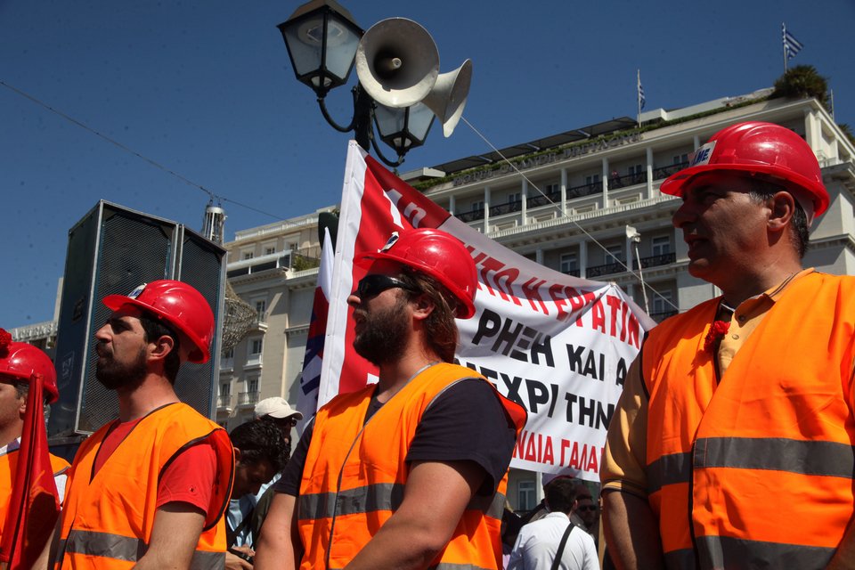 Συγκεντρώσεις ΓΣΕΕ-ΑΔΕΔΥ και ΠΑΜΕ για την Εργατική Πρωτομαγιά [εικόνες] | iefimerida.gr 25