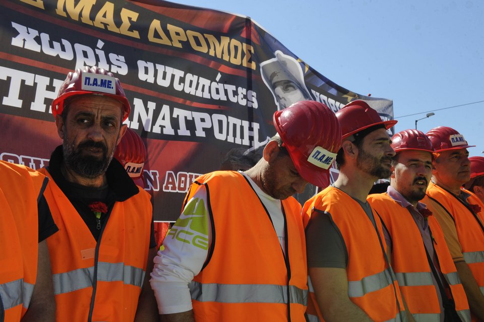 Συγκεντρώσεις ΓΣΕΕ-ΑΔΕΔΥ και ΠΑΜΕ για την Εργατική Πρωτομαγιά [εικόνες] | iefimerida.gr 23