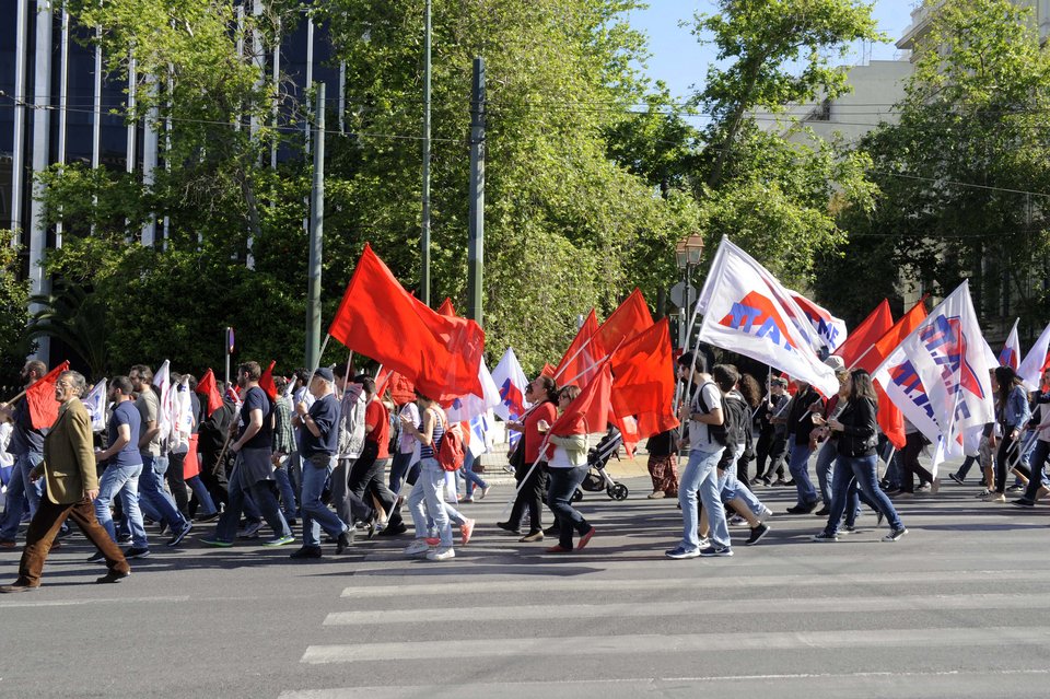 Συγκεντρώσεις ΓΣΕΕ-ΑΔΕΔΥ και ΠΑΜΕ για την Εργατική Πρωτομαγιά [εικόνες] | iefimerida.gr 18