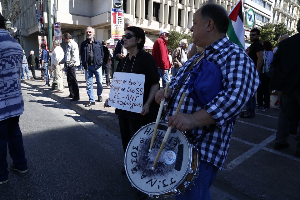 Συγκεντρώσεις ΓΣΕΕ-ΑΔΕΔΥ και ΠΑΜΕ για την Εργατική Πρωτομαγιά [εικόνες] | iefimerida.gr 12