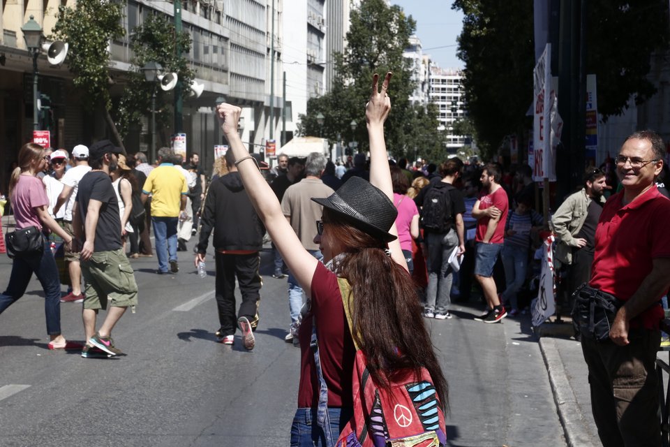 Συγκεντρώσεις ΓΣΕΕ-ΑΔΕΔΥ και ΠΑΜΕ για την Εργατική Πρωτομαγιά [εικόνες] | iefimerida.gr 14