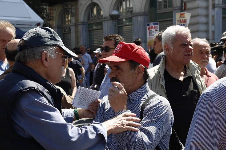 Συγκεντρώσεις ΓΣΕΕ-ΑΔΕΔΥ και ΠΑΜΕ για την Εργατική Πρωτομαγιά [εικόνες] | iefimerida.gr 7