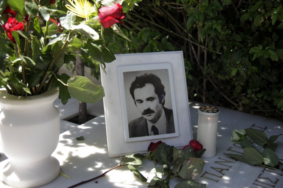Μνημόσυνο για τον Αλέκο Παναγούλη -Συμπληρώθηκαν 39 χρόνια από τον θάνατό του [εικόνες] | iefimerida.gr 2