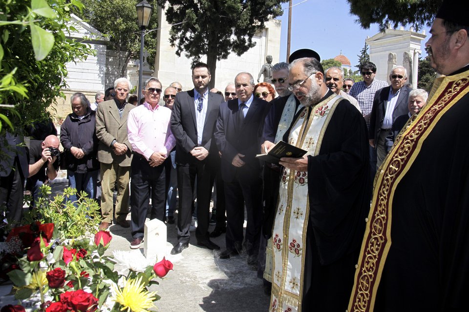 Μνημόσυνο για τον Αλέκο Παναγούλη -Συμπληρώθηκαν 39 χρόνια από τον θάνατό του [εικόνες] | iefimerida.gr 1