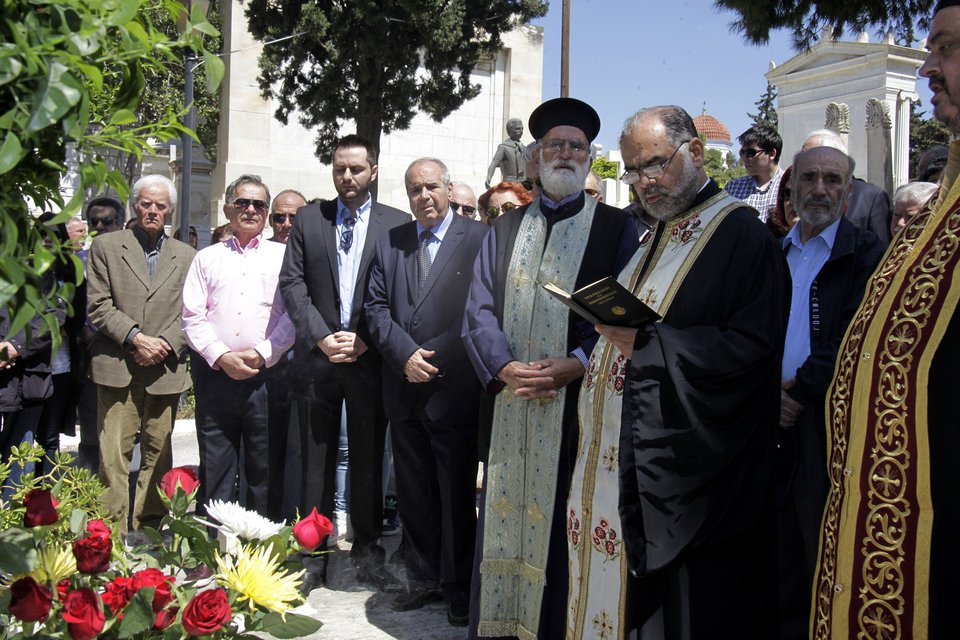 Μνημόσυνο για τον Αλέκο Παναγούλη -Συμπληρώθηκαν 39 χρόνια από τον θάνατό του [εικόνες] | iefimerida.gr 3