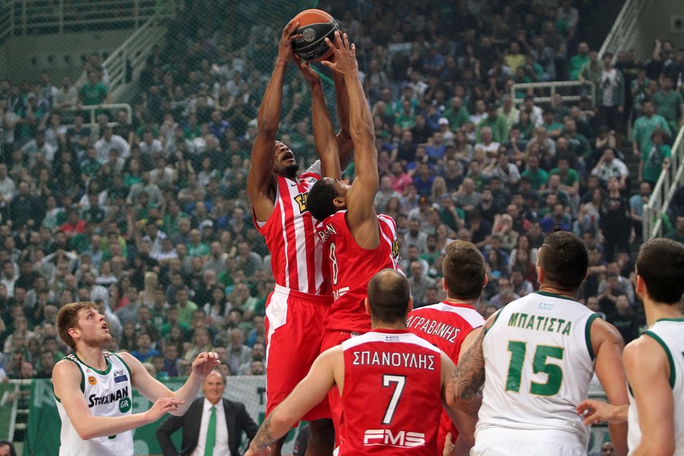 «Αφεντικό» στο ΟΑΚΑ ο Ολυμπιακός: Κέρδισε 77-66 τον Παναθηναϊκό | iefimerida.gr 3