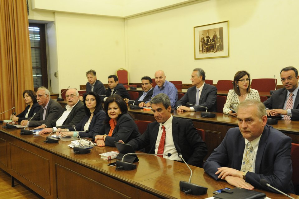 Βίτσας: Σε αυτά τα ερωτήματα θα απαντήσει η εξεταστική για τα Μνημόνια | iefimerida.gr 1