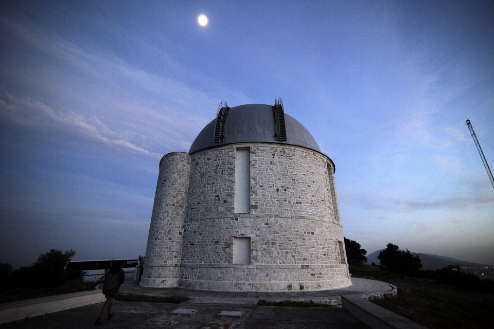 Μεταμεσονύκτιες παρατηρήσεις του ουρανού από το Εθνικό Αστεροσκοπείο [πρόγραμμα]  | iefimerida.gr 0
