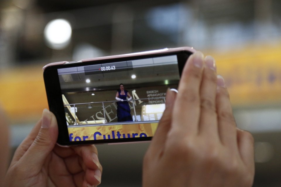 Η Λυρική πήγε στο Ελ. Βενιζέλος - «Καλό ταξίδι» με... άριες [εικόνες] | iefimerida.gr 4