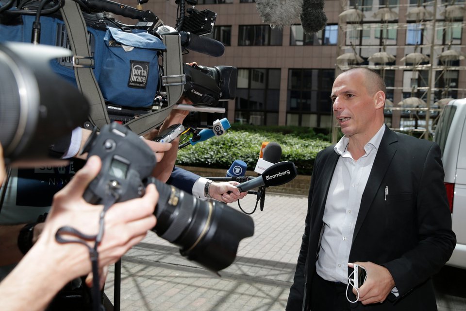 Ο Βαρουφάκης για πρώτη φορά σε Eurogroup με το πουκάμισο μέσα από το παντελόνι [εικόνες] | iefimerida.gr 3