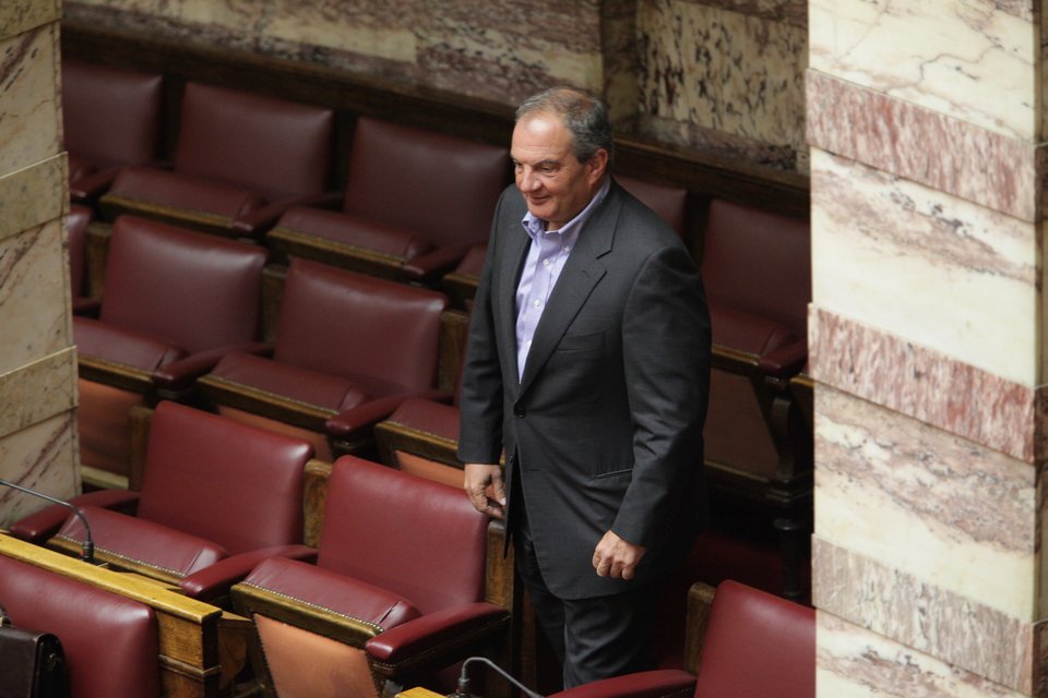 Ο Καραμανλής αδυνατισμένος, πιο κομψός και κεφάτος από ποτέ στη Βουλή [εικόνες] | iefimerida.gr 1