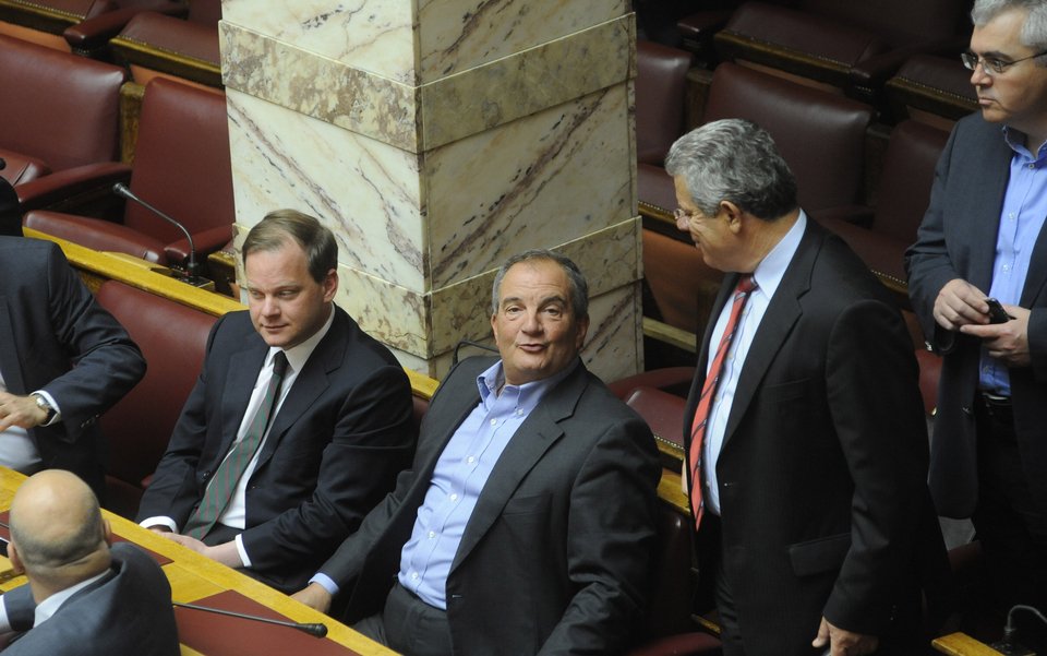 Ο Καραμανλής αδυνατισμένος, πιο κομψός και κεφάτος από ποτέ στη Βουλή [εικόνες] | iefimerida.gr 0