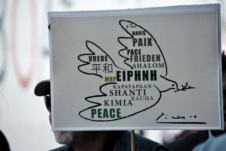 Το «Πλοίο της Ειρήνης» με τους επιζώντες από τις ατομικές βόμβες στον Πειραιά [εικόνες] | iefimerida.gr 5