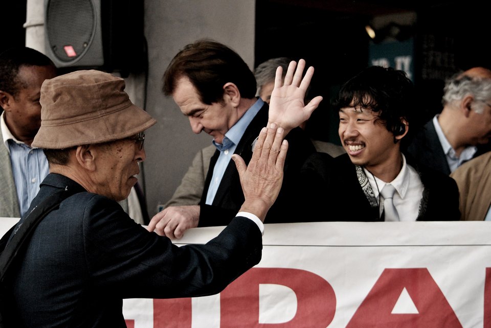 Το «Πλοίο της Ειρήνης» με τους επιζώντες από τις ατομικές βόμβες στον Πειραιά [εικόνες] | iefimerida.gr 1