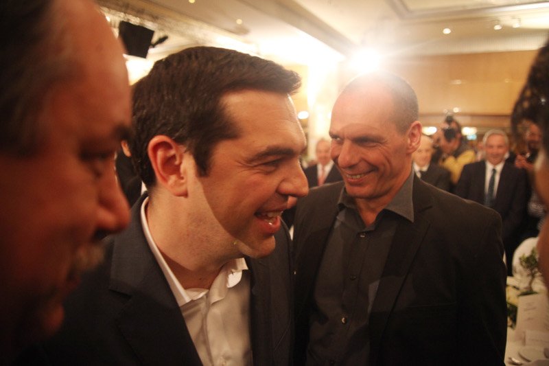 Τα γέλια Λαφαζάνη-Τσίπρα, το χασμουρητό Ξυδάκη και ο Βαρουφάκης με τη Δανάη [εικόνες] | iefimerida.gr 3