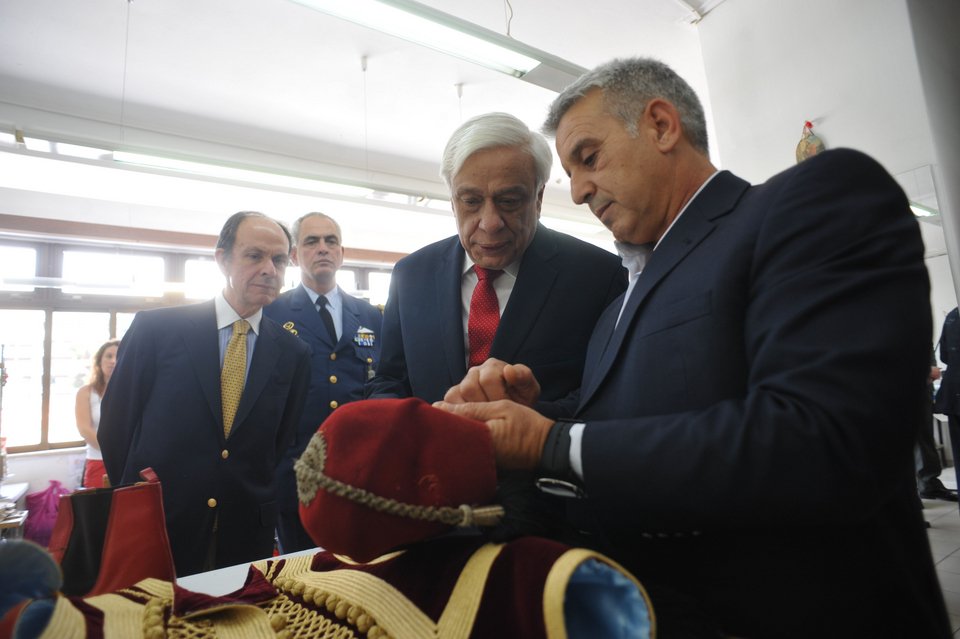 Ο Προκόπης Παυλόπουλος... επιθεώρησε την προεδρική φρουρά [εικόνες] | iefimerida.gr 5