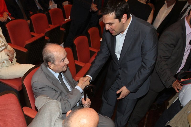 Οσα έγιναν στη συνέλευση του ΣΕΒ: Η αγκαλιά Τσίπρα-Δανάης, η αμήχανη συνάντηση με Στουρνάρα και οι χαιρετούρες [εικόνες] | iefimerida.gr 8