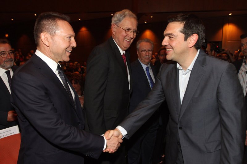 Οσα έγιναν στη συνέλευση του ΣΕΒ: Η αγκαλιά Τσίπρα-Δανάης, η αμήχανη συνάντηση με Στουρνάρα και οι χαιρετούρες [εικόνες] | iefimerida.gr 3